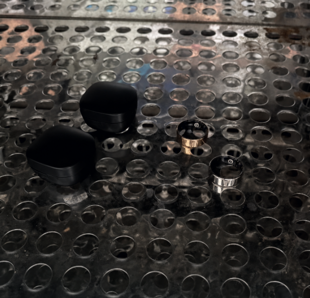 Corrosion-related test tray with ring samples